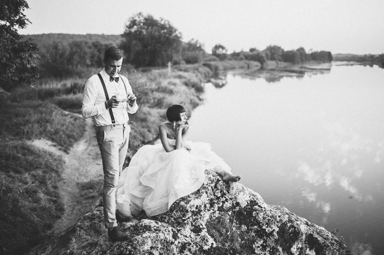 destination wedding photographer italy with cool bride and groom looking at lake 