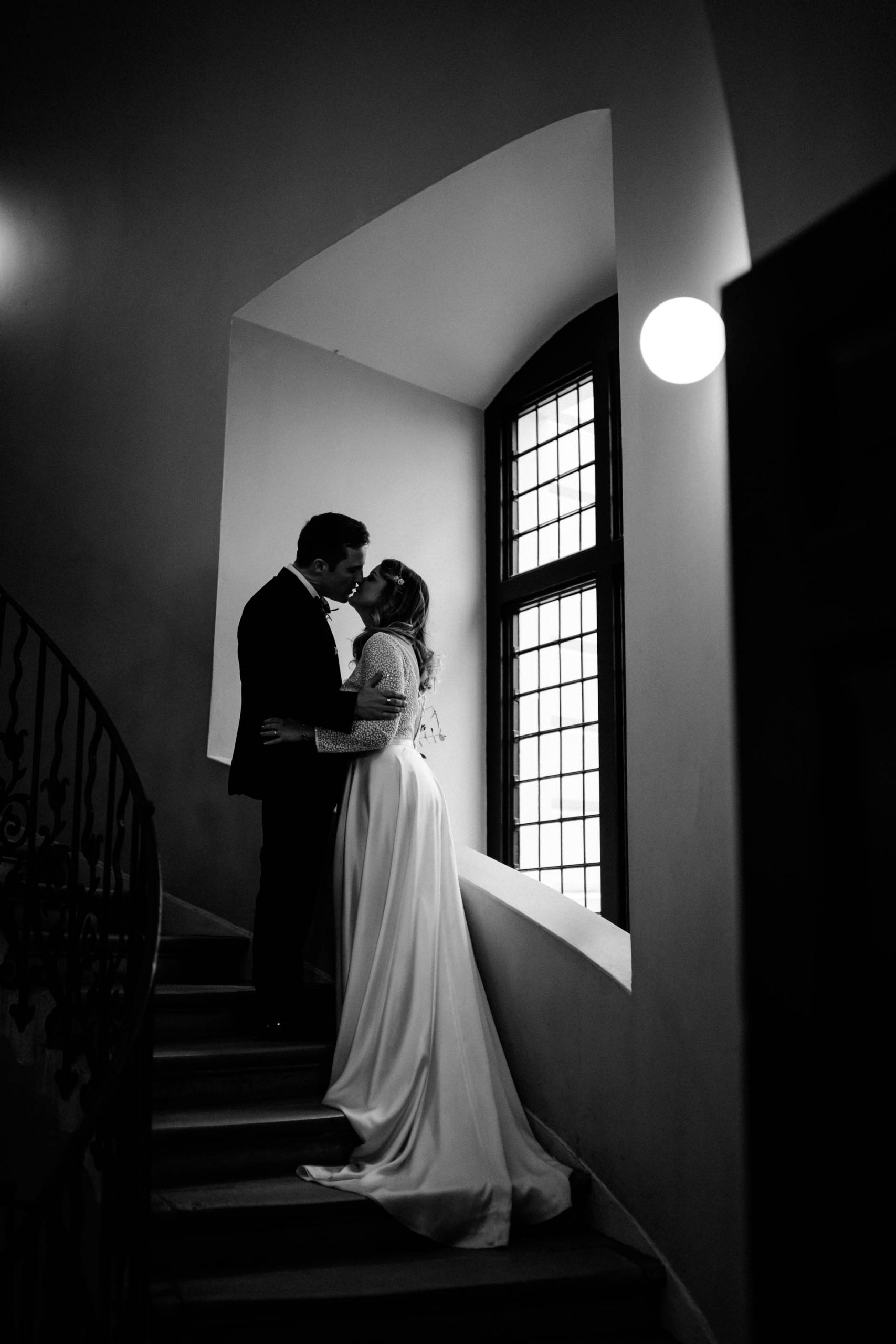 wedding couple kissing on tulip staircase in queens house