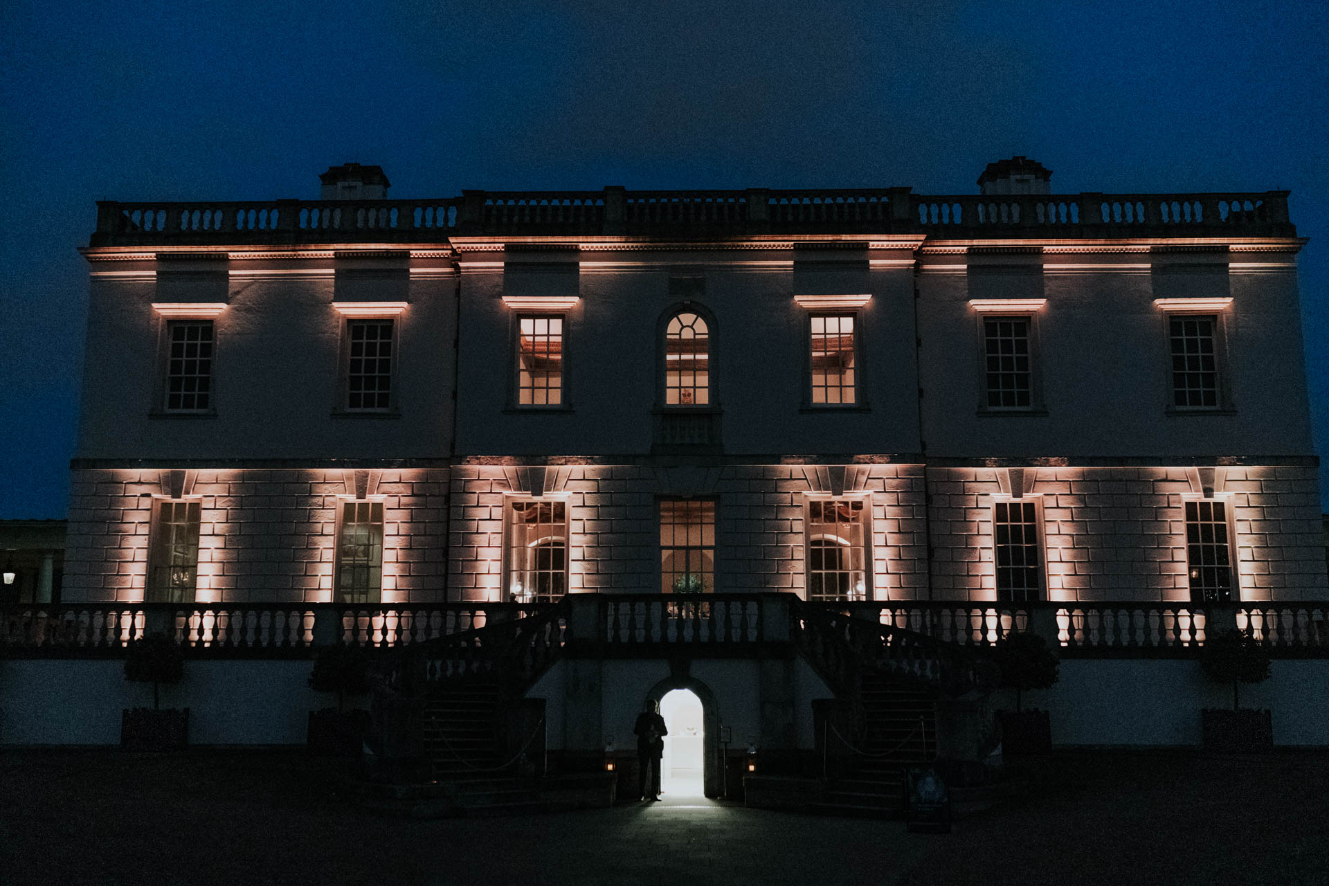 queens house at night wedding photo