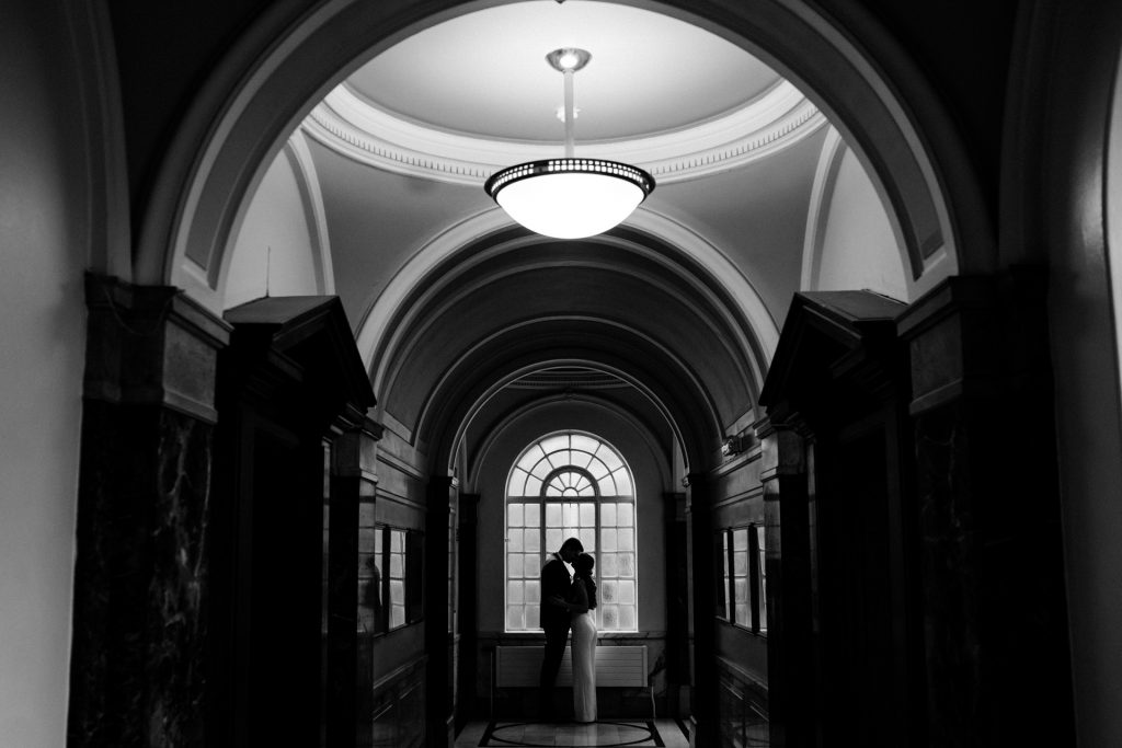 elopement photographer black and white photo of couple kissing in islington town hall